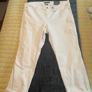 Torrid NWT size 22 white Boyfriend cuffed jeans